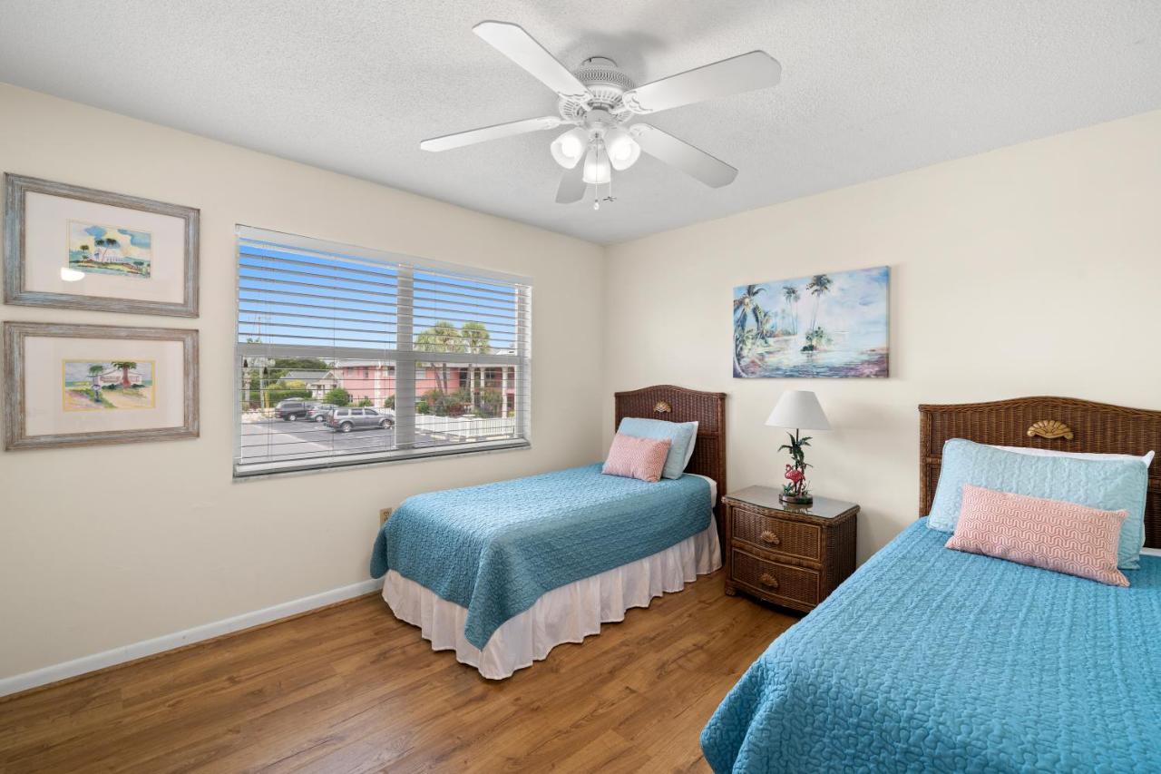 Ferienwohnung Waves 18 St. Pete Beach Exterior foto